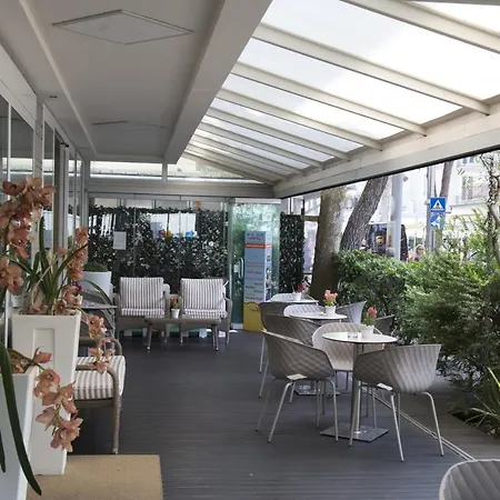 Mon Pays Hotel 3*