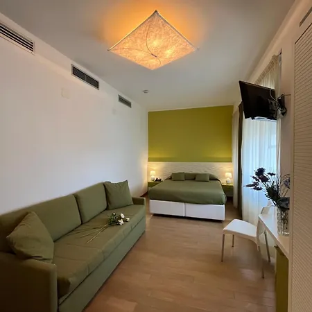 Mon Pays Hotell 3*