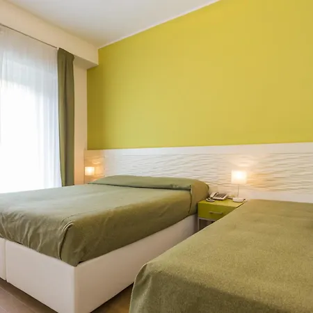 Mon Pays Hotel 3*