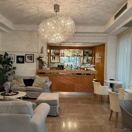 蒙佩斯酒店 酒店