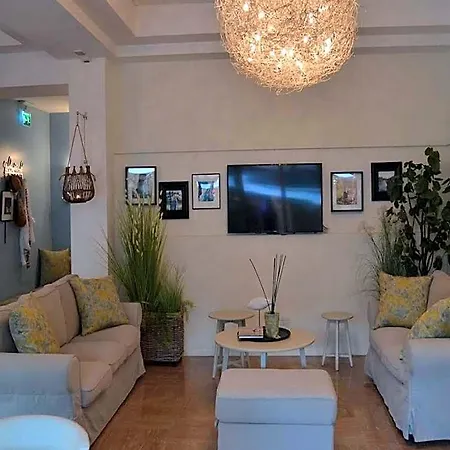 Mon Pays Hotel 3*