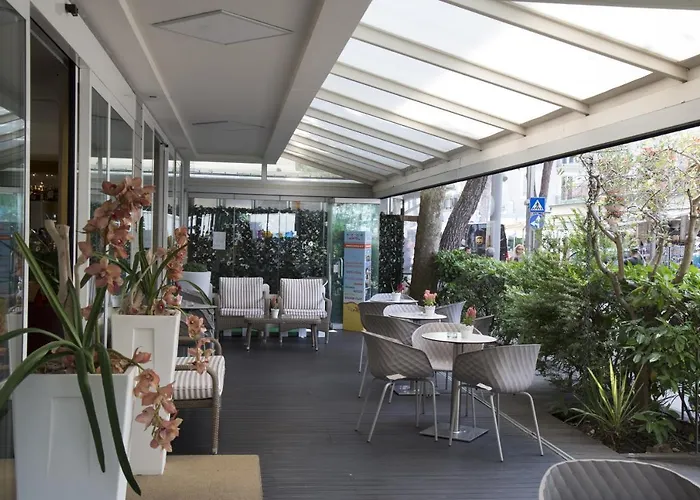 Mon Pays Hotel 3*