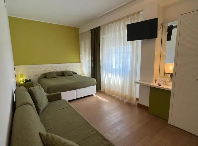 Mon Pays Hotel 3*