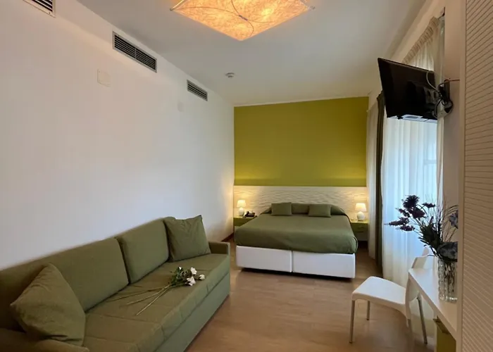 Mon Pays Hotel 3*